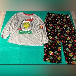 Grinch Women Pajama Set Size Large.